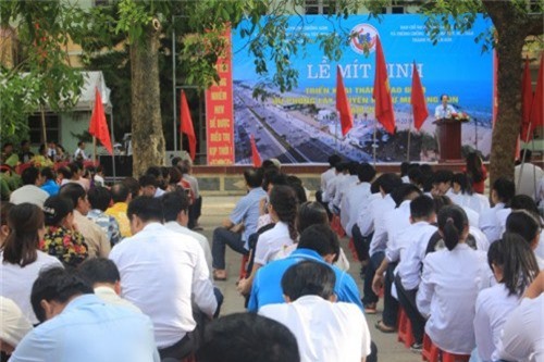 Buổi mít tinh phòng chống HIV tại thị xã Sầm Sơn.