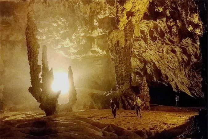 Vẻ huyền bí của 5 hang động dọc miền đất nước