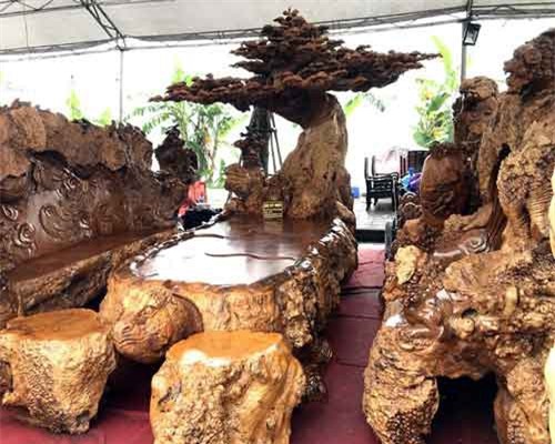 Bộ bàn ghế kỳ quái được trả giá 3,8 tỷ đồng, chủ nhân chưa bán
