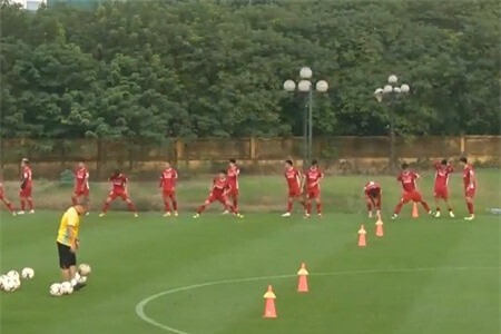 Clip: 'Cơn sốt vé' ảnh hưởng đến các cầu thủ Việt Nam