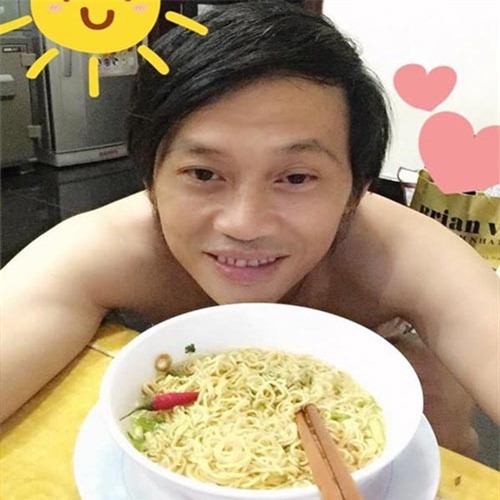 'Dốc túi' xây nhà thờ Tổ 100 tỷ, không ngờ Hoài Linh lại ở nhà bình dị