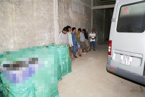 Bắt quả tang 6 đối tượng vận chuyển hơn 2.000 cây thuốc lá ngoại nhập lậu