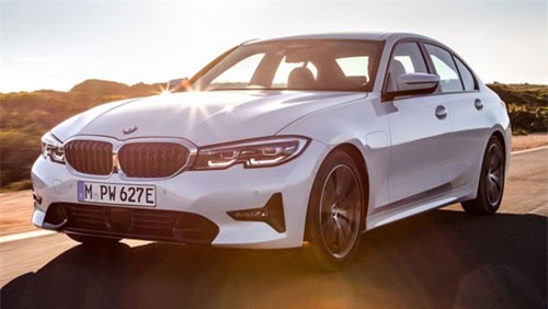 BMW giới thiệu phiên bản hybrid sạc điện 330e thế hệ mới