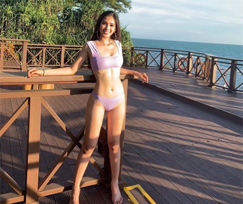 'Mê đắm' trước body nuột nà của Tiểu Vy khi diện bikini tại đấu trường "Hoa hậu Thế giới 2018"