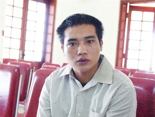 Mời bố chồng cũ đến cúng ma, bị chồng mới vung dao truy sát