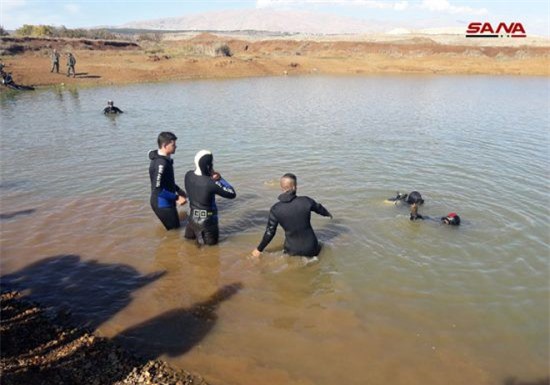 Chùm ảnh: Quân đội Syria giành "chiến lợi phẩm" dưới đáy hồ Al-Quneitra