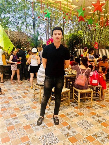 Gu thời trang lịch lãm “chuẩn soái ca” của bạn trai tin đồn Bích Phương - Hình 11 Gu thoi trang lich lam “chuan soai ca” cua ban trai tin don Bich Phuong-Hinh-11