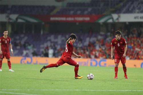 Quang Hải tiết lộ bí quyết tạo nên những quả đá phạt thần sầu như Messi