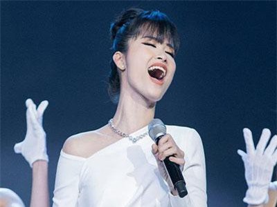 Đông Nhi bị Lệ Quyên hằn học, đạo diễn giải Cống Hiến bất ngờ đăng tải loạt ảnh đẹp xuất thần và nhận xét thế này