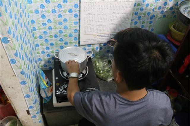 Cận cảnh cuộc sống của đôi vợ chồng tí hon, chỉ cao 1m giữa Hà Nội - 4 Cận cảnh cuộc sống của đôi vợ chồng tí hon, chỉ cao 1m giữa Hà Nội - 4