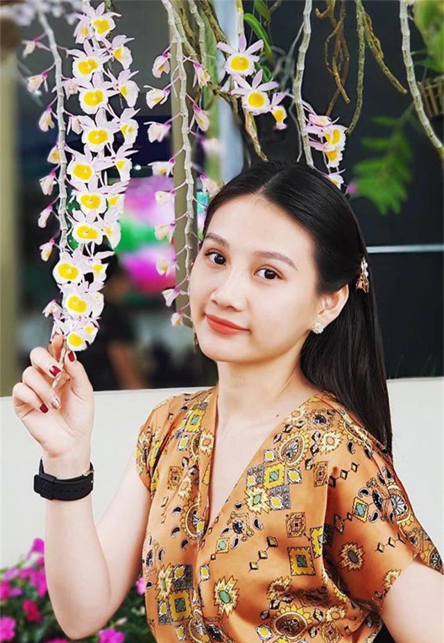 Nhan sắc đời thường đẹp say lòng người của người yêu gã Fedora trong Mê cung - Ảnh 4. Nhan sắc đời thường đẹp say lòng người của người yêu gã Fedora trong Mê cung - Ảnh 4.