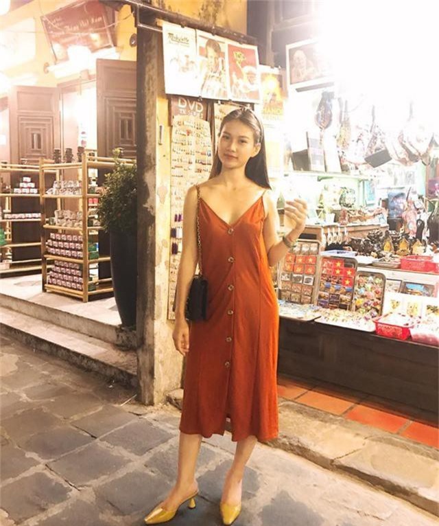 Nhan sắc đời thường đẹp say lòng người của người yêu gã Fedora trong Mê cung - Ảnh 6. Nhan sắc đời thường đẹp say lòng người của người yêu gã Fedora trong Mê cung - Ảnh 6.