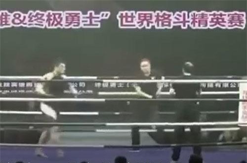 CLIP: Võ sư Vịnh Xuân nhập viên sau 47 giây giao đấu với Từ Hiểu Đông