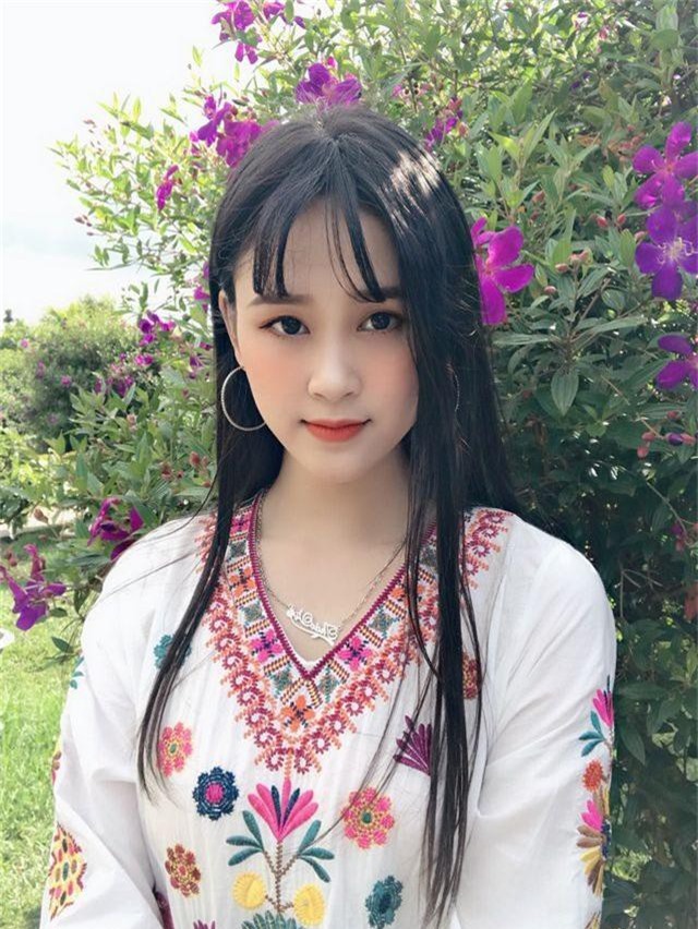 Á khôi sinh viên Việt Nam vừa xinh đẹp vừa học giỏi Văn - 7