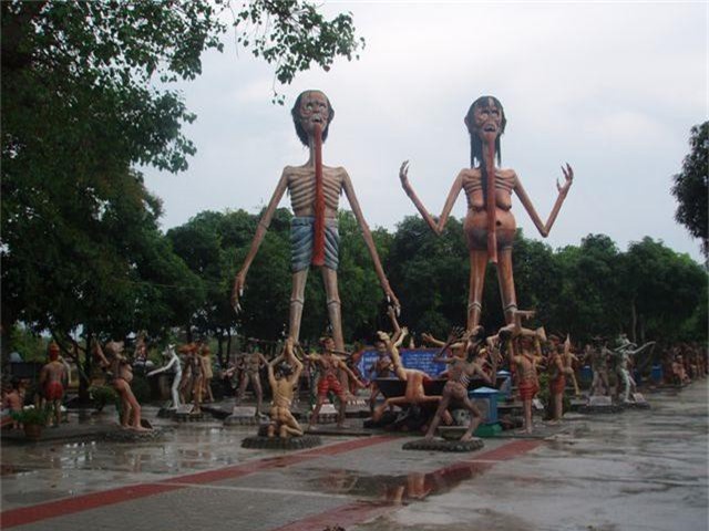 Những bức tượng mô phỏng cảnh tra tấn khắc nghiệt