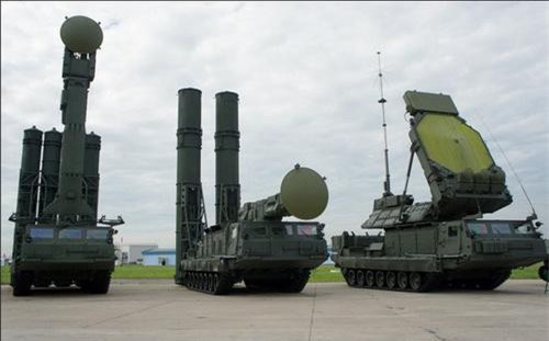 Hệ thống tên lửa phòng không lục quân S-300V. Ảnh: TASS.