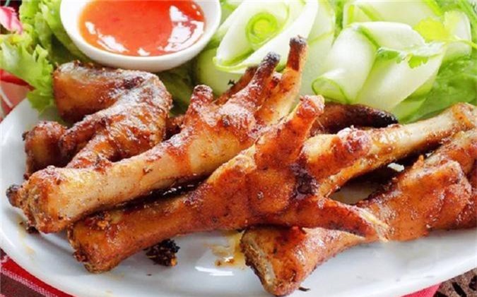 Trời mát, ngon đã miệng với loạt món nhậu lai dai hấp dẫn từ chân gà Troi mat, ngon da mieng voi loat mon nhau lai dai hap dan tu chan ga