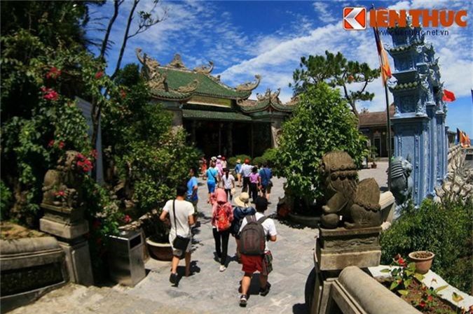 Vẻ đẹp mê hồn của chùa Linh Ứng trên đỉnh Bà Nà Ve dep me hon cua chua Linh Ung tren dinh Ba Na