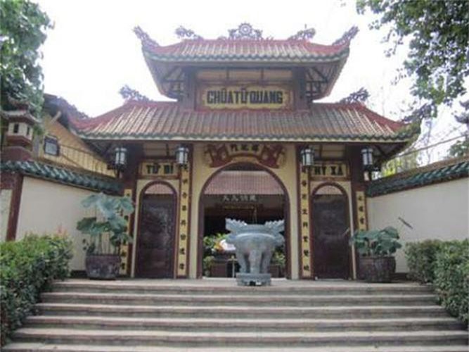 Nhung ngoi chua 