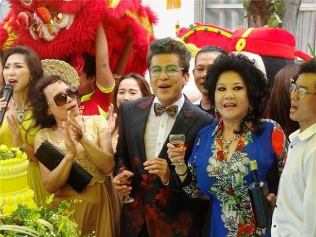 Chân dung "bà trùm" Thúy Nga - nữ đại gia tổ chức đám cưới 9 lần với MC Thanh Bạch: Thân thế, quyền lực đều "không phải dạng vừa" - Ảnh 5. Chân dung "bà trùm" Thúy Nga - nữ đại gia tổ chức đám cưới 9 lần với MC Thanh Bạch: Thân thế, quyền lực đều "không phải dạng vừa" - Ảnh 5.