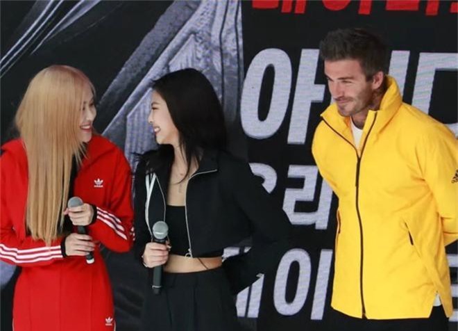 Tranh cãi nảy lửa BLACKPINK đến muộn, bắt David Beckham đợi tận 25 phút nhưng không xin lỗi: Thái độ hay hiểu lầm? - Ảnh 4. Tranh cãi nảy lửa BLACKPINK đến muộn, bắt David Beckham đợi tận 25 phút nhưng không xin lỗi: Thái độ hay hiểu lầm? - Ảnh 4.