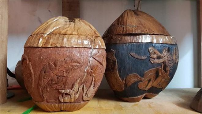 Thổi hồn vào vỏ dừa khô, bán 1,2 triệu đồng/cái-4