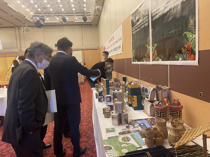 Lãnh đạo và doanh nghiệp Yachiyo rất quan tâm đến các sản phẩm đặc trưng của huyện Lạc Dương.