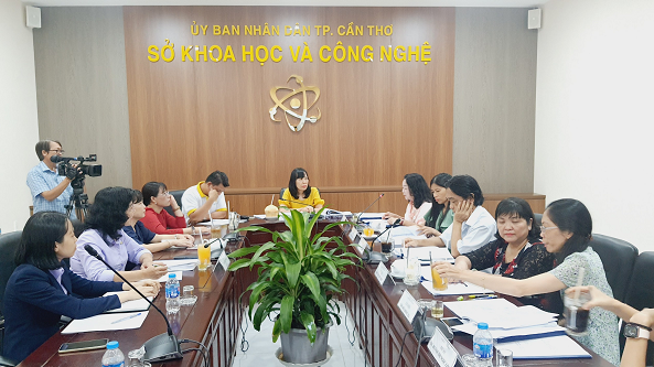 Hội đồng nghiệm thu kết quả dự án “Hoàn thiện quy trình sản xuất và phát triển sản phẩm từ dâu Hạ châu”