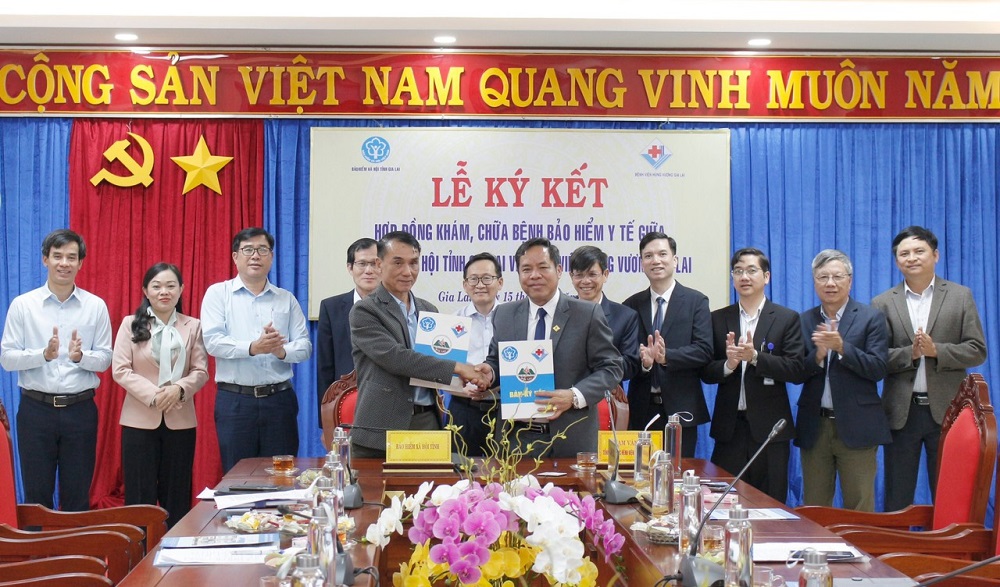 Ký kết hợp đồng khám, chữa bệnh bảo hiểm y tế giữa BHXH tỉnh Gia Lai và Bệnh viện Hùng Vương Gia Lai.