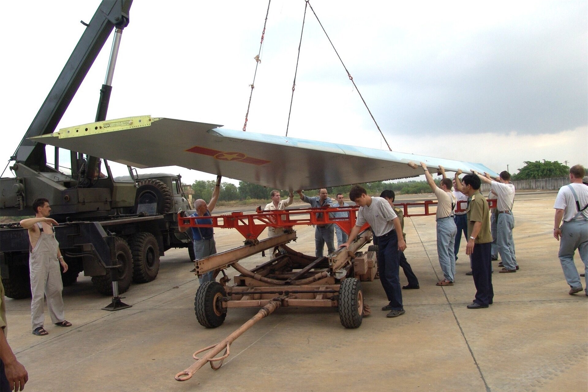 Ảnh hiếm quá trình tiếp nhận Su-30MK2 của không quân Việt Nam 20 năm trước - 9