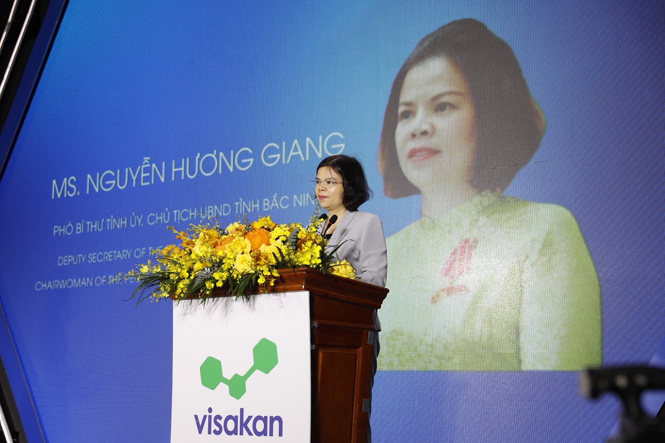 Bà Nguyễn Hương Giang - Chủ tịch UBND tỉnh Bắc Ninh, phát biểu tại buổi lễ.
