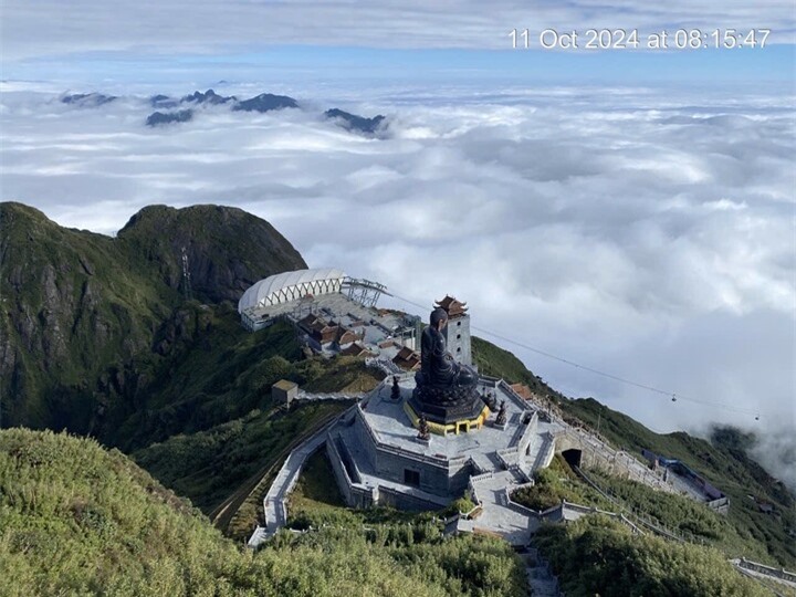 Biển mây trên núi Fansipan sáng ngày 11/10.