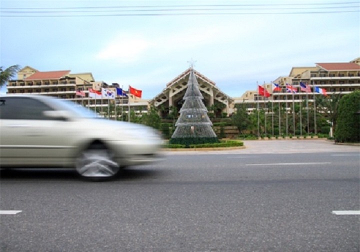 Dọc tuyến đường Võ Nguyên Giáp là hệ thống resort – nơi thường xuyên tổ chức các hội nghị quốc tế.