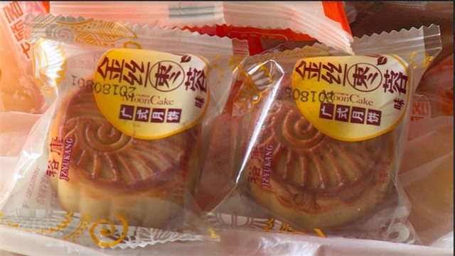 Hà Nội: Bắt giữ lô hàng bánh trung thu siêu rẻ