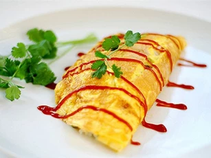 Học cách làm món cơm cuộn trứng omurice ngon như người Nhật