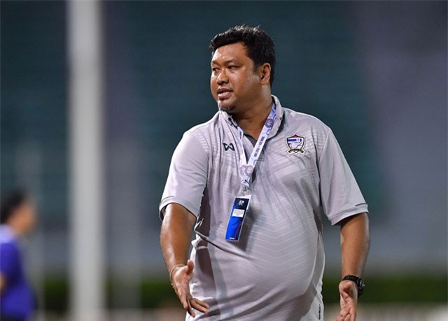 HLV Olympic Thái Lan nín thở chờ phép màu, bóng gió khả năng từ chức