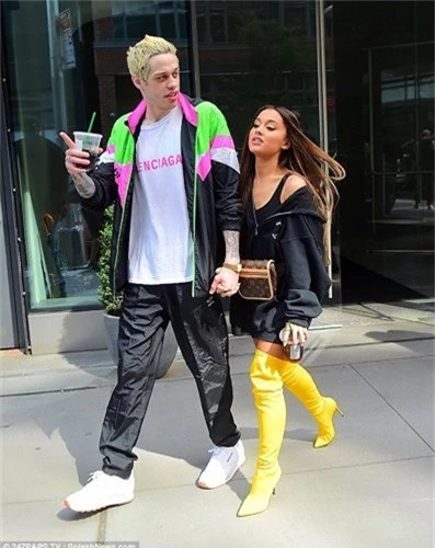 ariana grande va hon phu phoi do sac so, sanh doi tinh tu o new york hinh 6