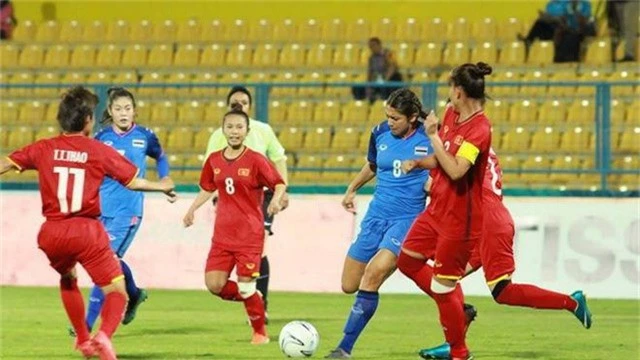 
Đội tuyển nữ Việt Nam (đỏ) thắng Thái Lan và giành vé vào tứ kết Asiad 2018
