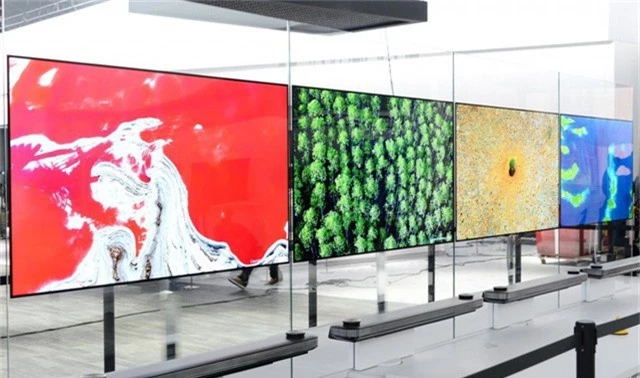 Dòng TV dán tường của LG – LG OLED Signature W gây ấn tượng mạnh bởi độ siêu mỏng chỉ 2,57mm ra mắt thị trường 2017