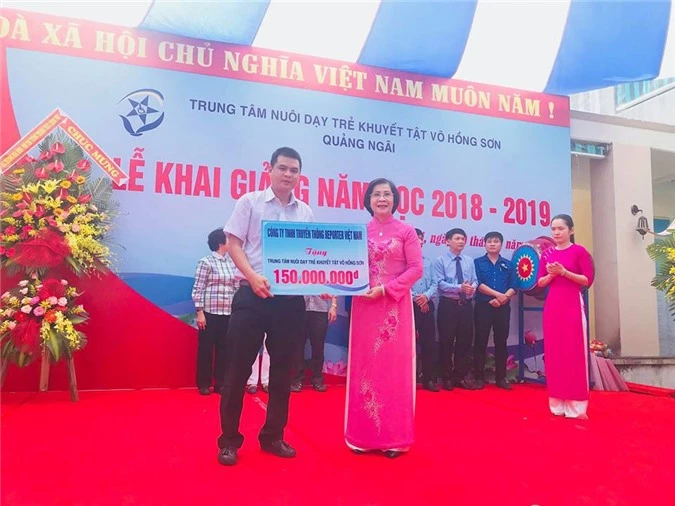 Công ty Truyền thông Reporter VN tài trợ 150 triệu đồng cho Trung tâm nuôi dạy trẻ khuyết tật Võ Hồng Sơn