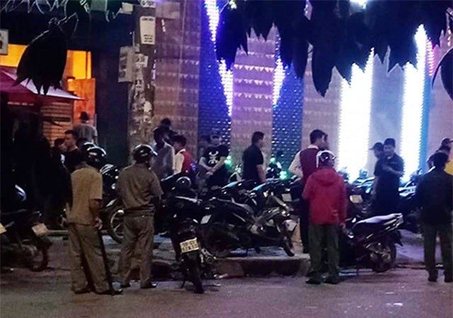 Nhóm giang hồ bao vây quán bar ven Sài Gòn, chém nhiều người