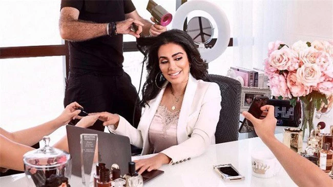 Huda Kattan hiện là một trong những phụ nữ có tầm ảnh hưởng nhất tại Trung Đông - Ảnh: CNN.