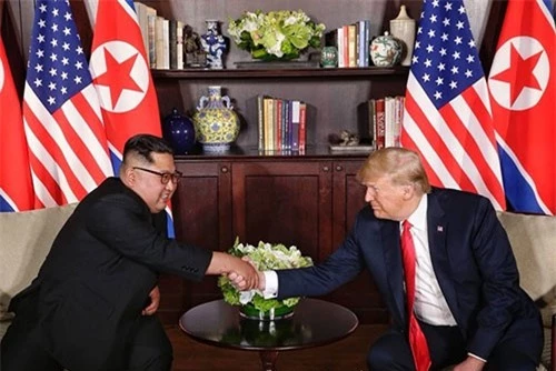 Chủ tịch Triều Tiên Kim Jong-un (trái) và Tổng thống Mỹ Donald Trump. (Ảnh: Yonhap)