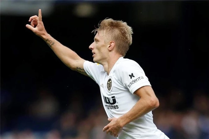 Tiền vệ: Daniel Wass (Valencia).