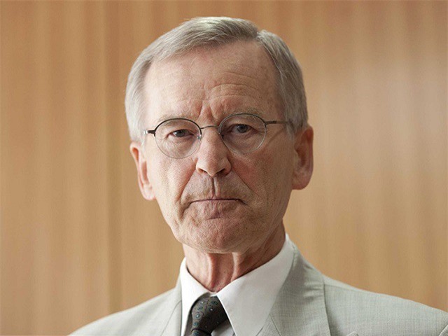 Hành trình từ tiệm tạp hóa của mẹ đến ngôi vị tỷ phú giàu nhất nước Đức