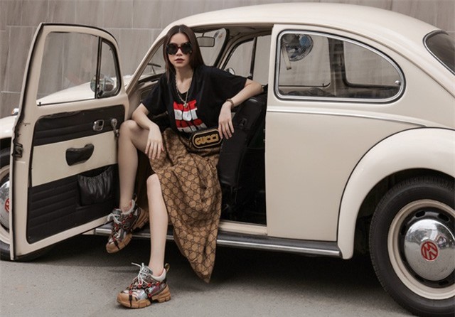 Học lỏm Hồ Ngọc Hà cách phối đồ với loạt giày sneaker 'thô kệch'