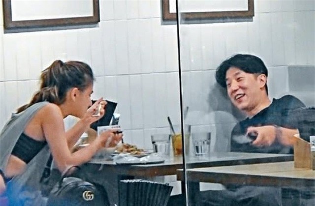 Con trai Thành Long hẹn hò con gái vua sòng bạc
