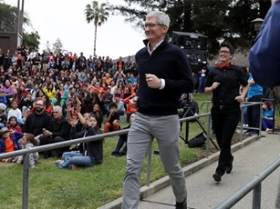 Tim Cook bắt đầu kế hoạch hiến tặng toàn bộ tài sản của mình