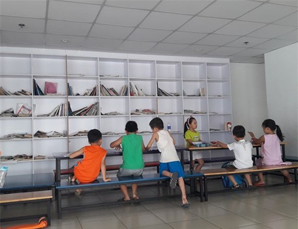 Giật mình trẻ học chữ trước khi vào lớp Lá