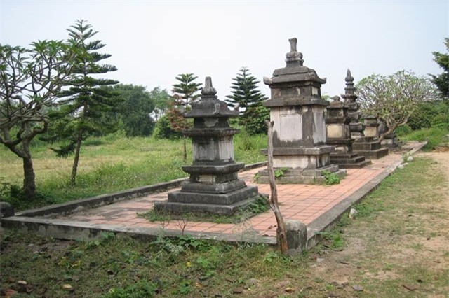 Tìm hiểu về bài thơ sấm truyền dự báo nhà Trần sẽ mất